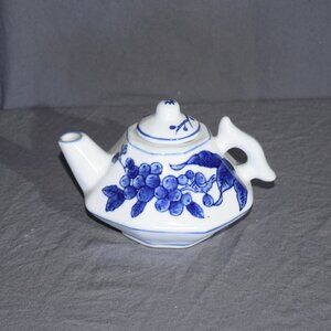 Vintage Nantucket Blue and White Blueberry Porcelain Teapot 4.5"